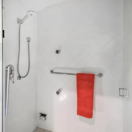 4 Bedroom Stunning In Holiday home