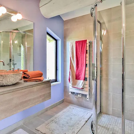 4 Bedroom Stunning In Holiday home