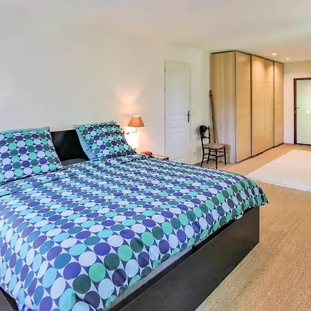 4 Bedroom Stunning In Lagnes