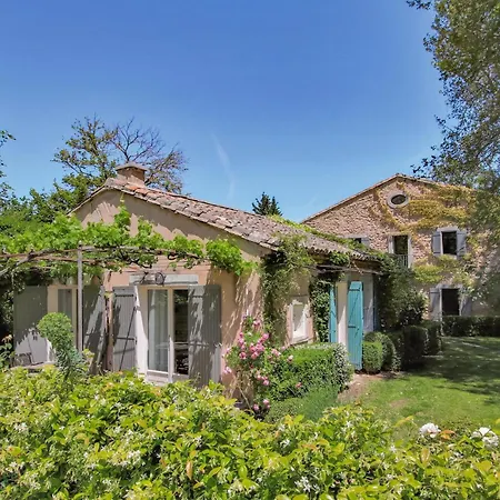 4 Bedroom Stunning In Holiday home Lagnes