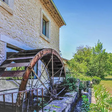 Holiday home 4 Bedroom Stunning In Lagnes