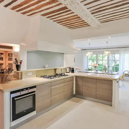 4 Bedroom Stunning In