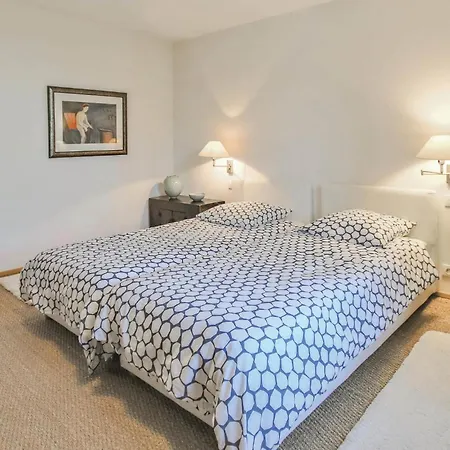 4 Bedroom Stunning In Lagnes